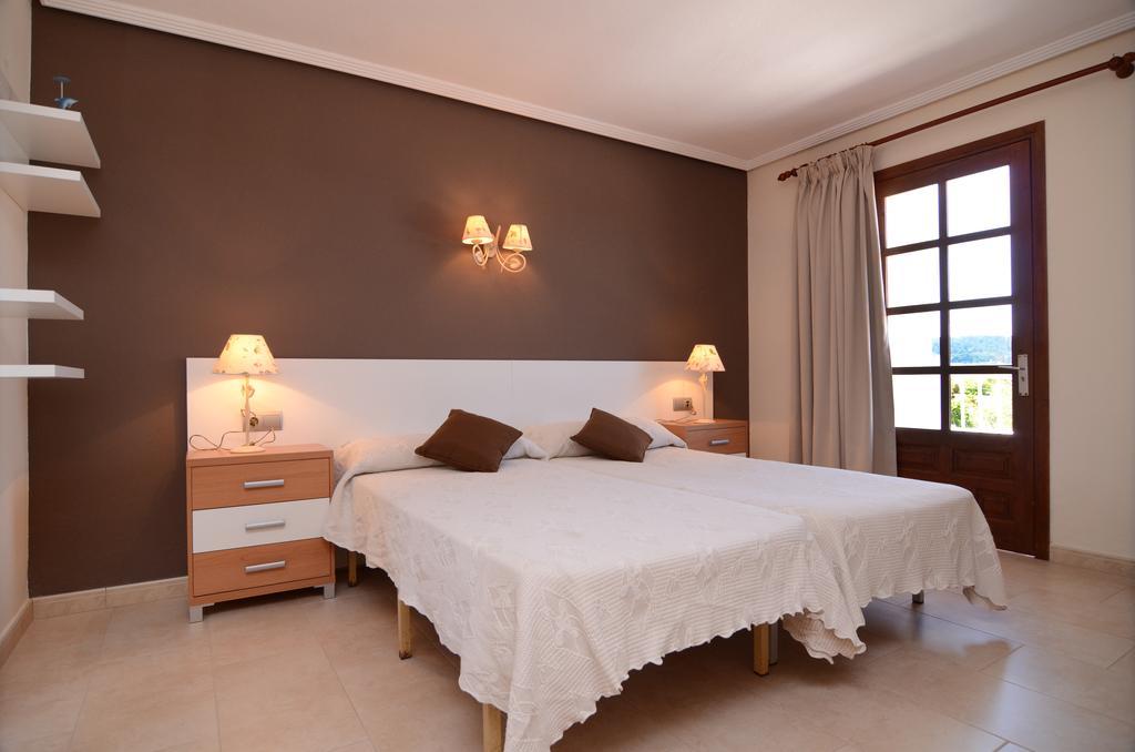 Hostal Cala Boix Es Cana 객실 사진