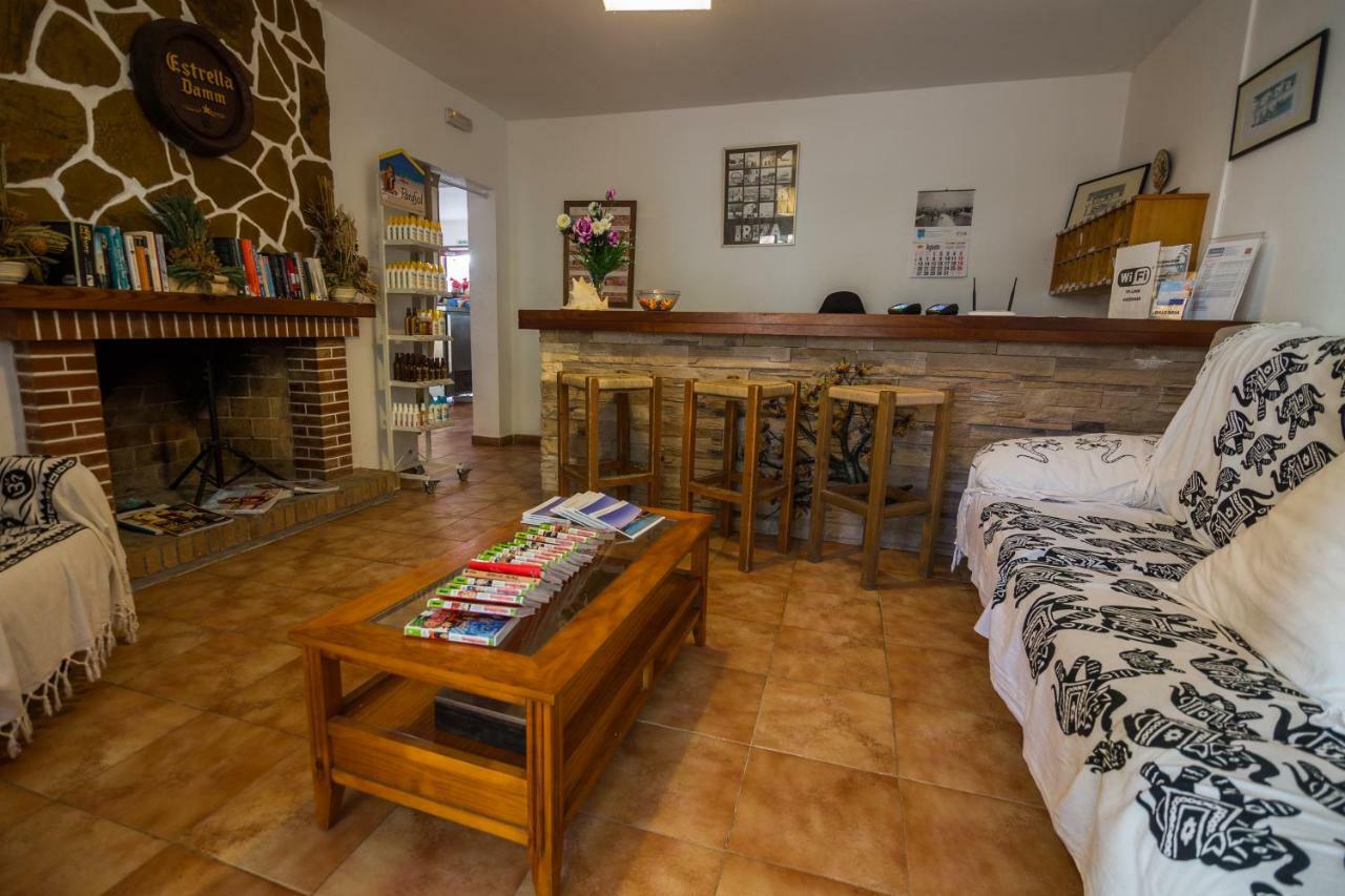 Hostal Cala Boix Es Cana 외부 사진